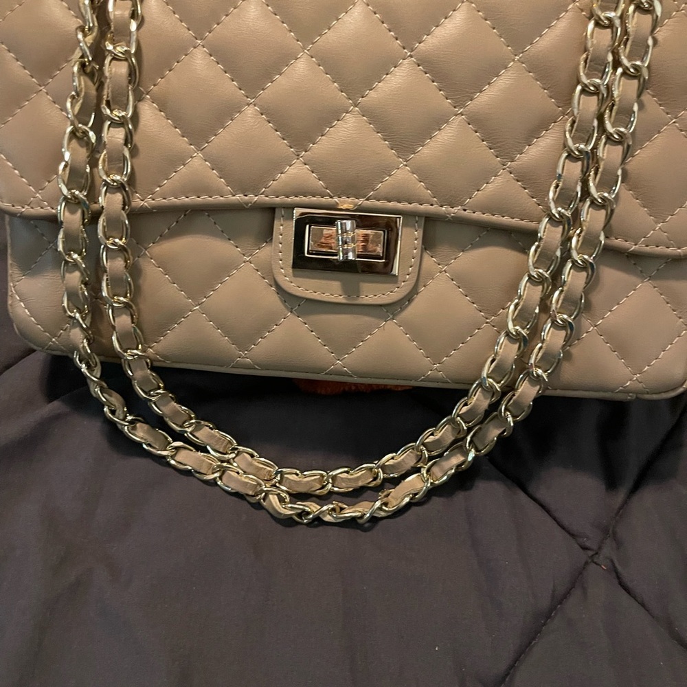 Elegant Quilted Chain Shoulder Bag - Cream